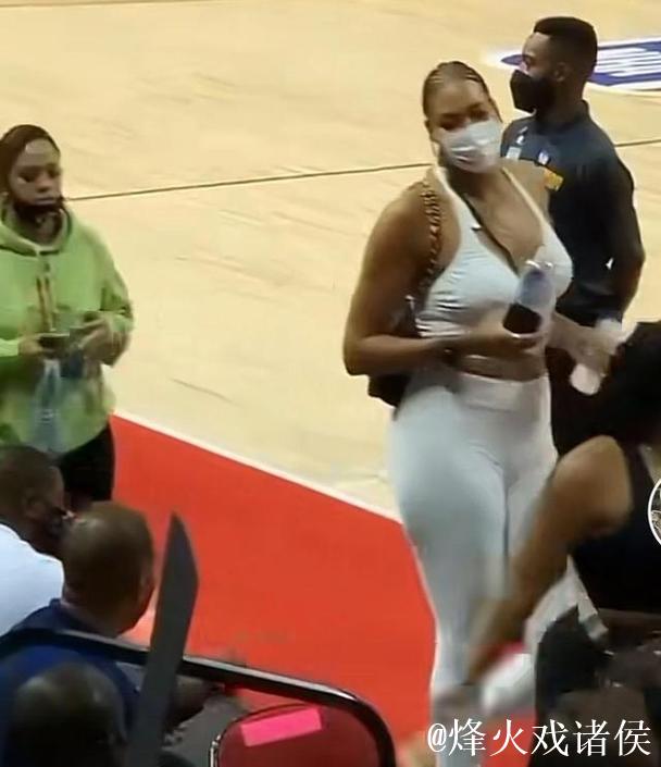 美媒：1米68的网红在一场单挑中战胜2米05的坎贝奇